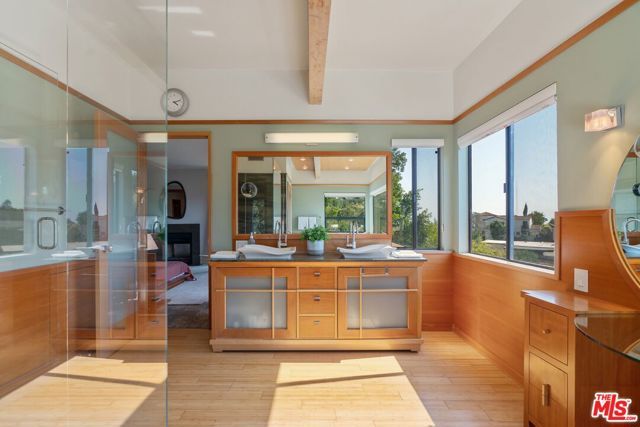 6201 Quebec Drive, Los Angeles, CA 90068