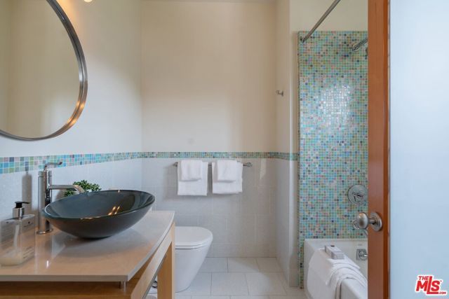 6201 Quebec Drive, Los Angeles, CA 90068