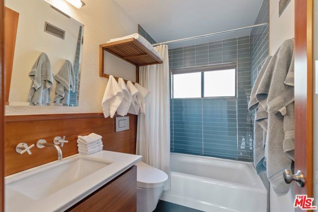 6201 Quebec Drive, Los Angeles, CA 90068