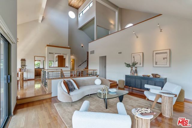 6201 Quebec Drive, Los Angeles, CA 90068