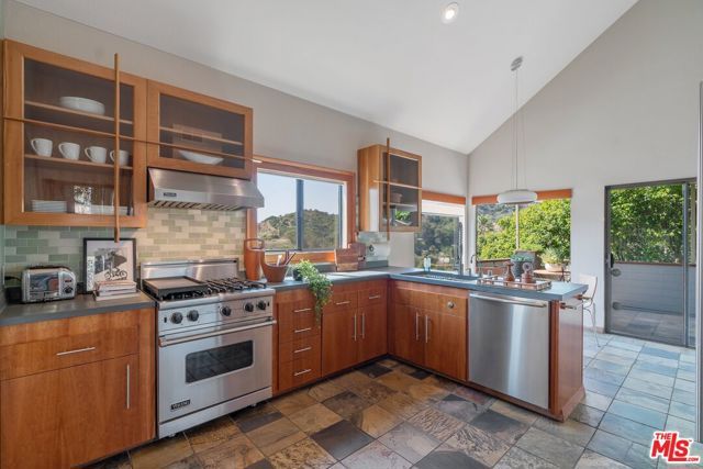 6201 Quebec Drive, Los Angeles, CA 90068