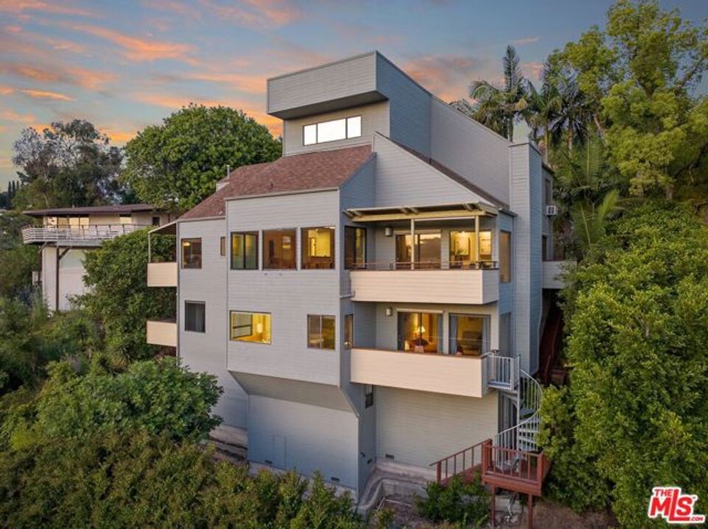 6201 Quebec Drive, Los Angeles, CA 90068