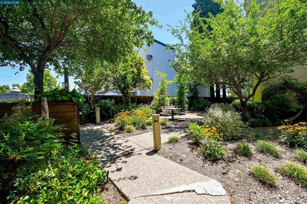 Image 24 of property listing at 1201 Alta Vista Dr 209, Walnut Creek, CA 94596