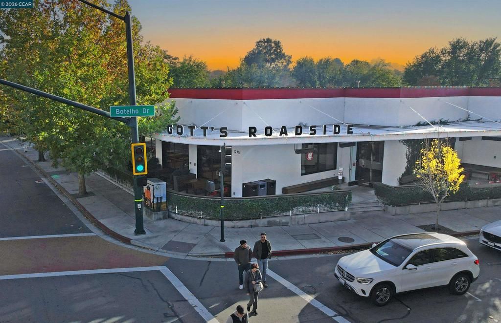 Image 31 of property listing at 1201 Alta Vista Dr 209, Walnut Creek, CA 94596