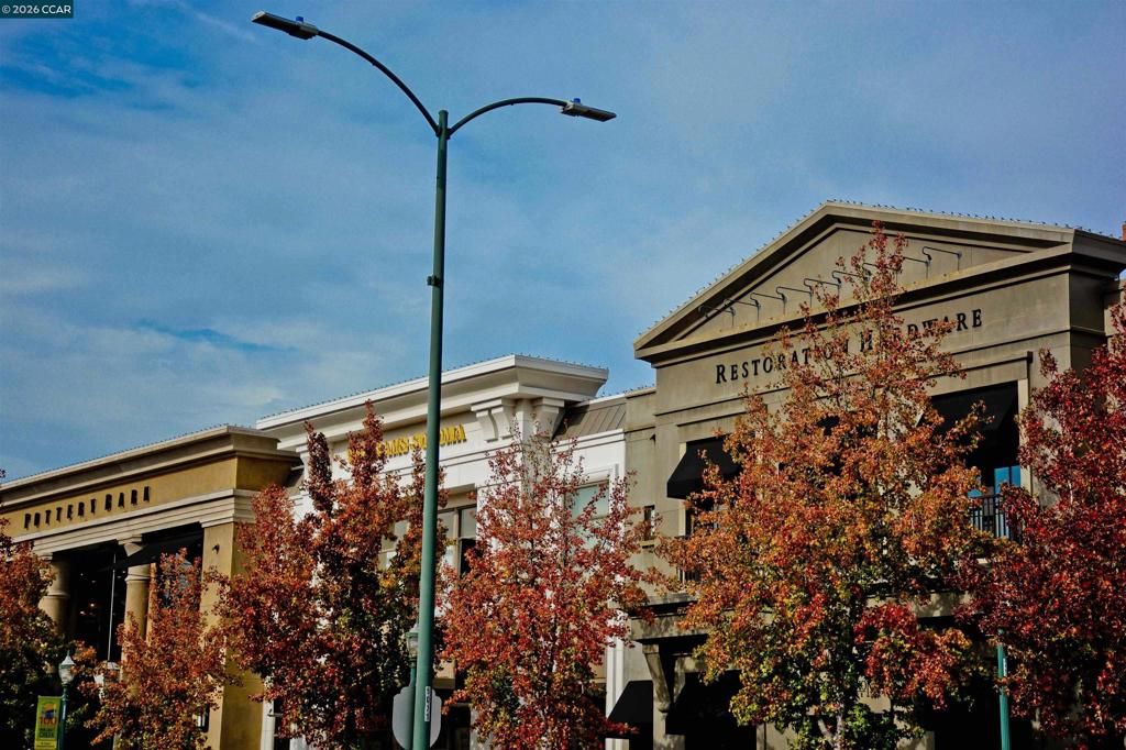 Image 43 of property listing at 1201 Alta Vista Dr 209, Walnut Creek, CA 94596