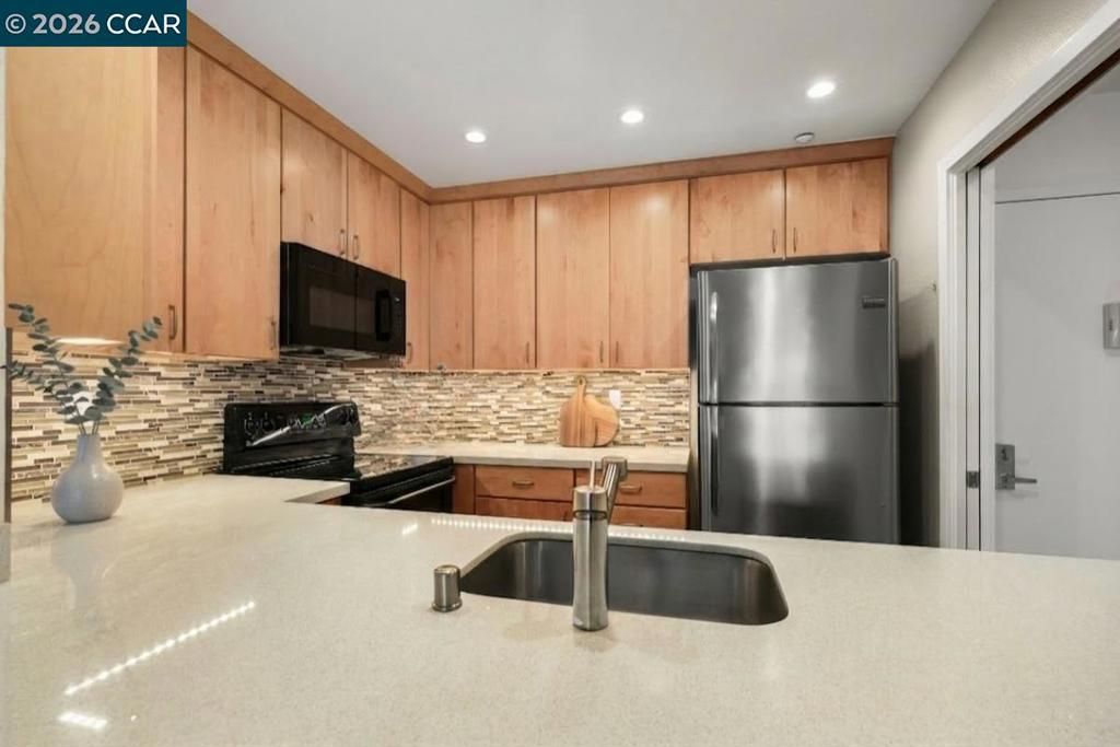 Image 8 of property listing at 1201 Alta Vista Dr 209, Walnut Creek, CA 94596