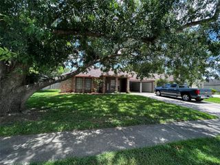 630 Spring Breeze Street, League City, TX 77573