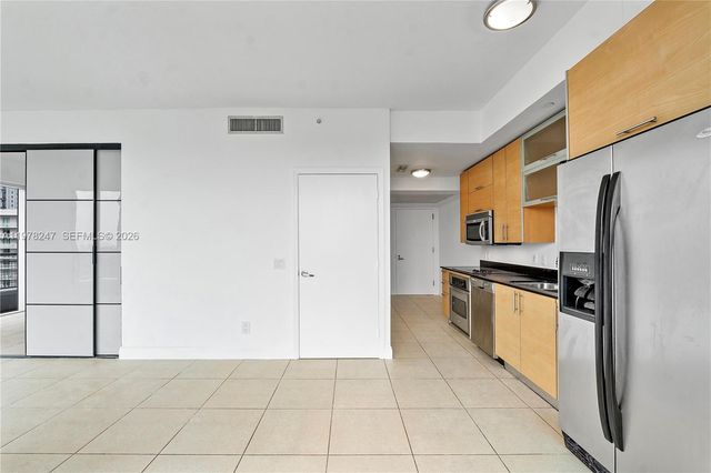 60 SW 13th St 1921, Miami, FL 33130