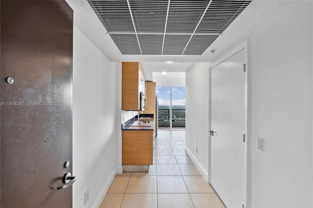 60 SW 13th St 1921, Miami, FL 33130