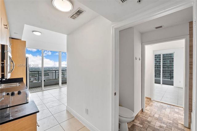 60 SW 13th St 1921, Miami, FL 33130