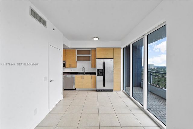 60 SW 13th St 1921, Miami, FL 33130