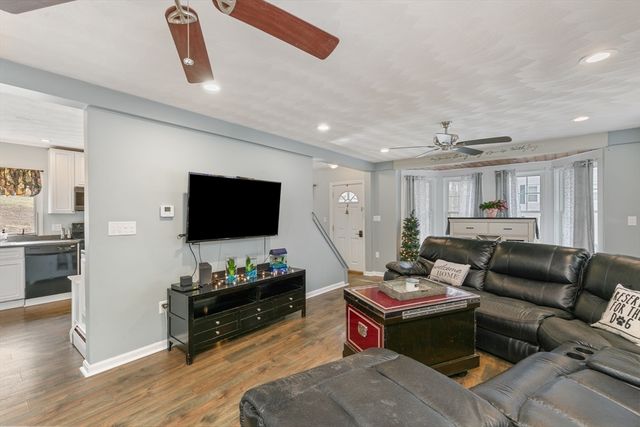 768 Salem, Groveland, MA 01834