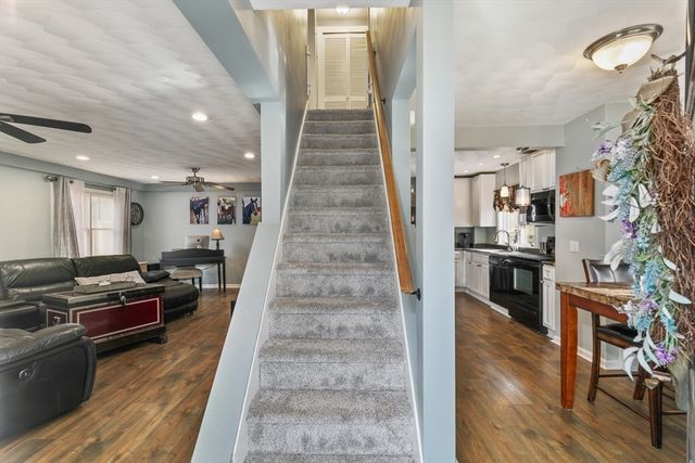 768 Salem, Groveland, MA 01834