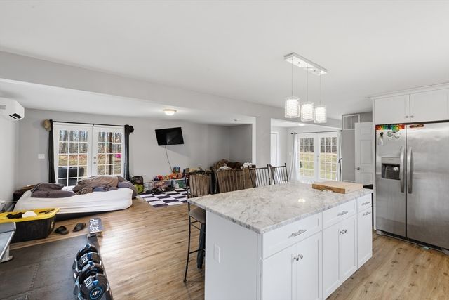 768 Salem, Groveland, MA 01834