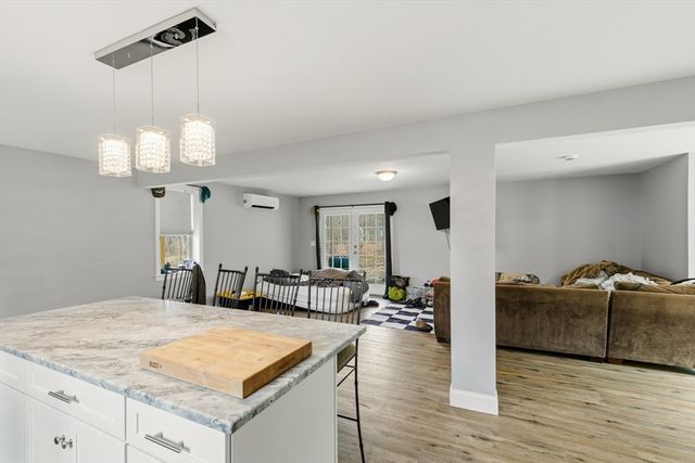 768 Salem, Groveland, MA 01834