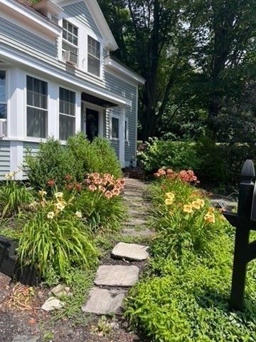 768 Salem, Groveland, MA 01834