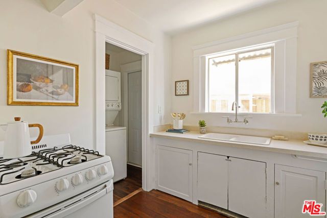 1560 Morton Avenue, Los Angeles, CA 90026