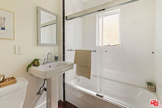 1560 Morton Avenue, Los Angeles, CA 90026