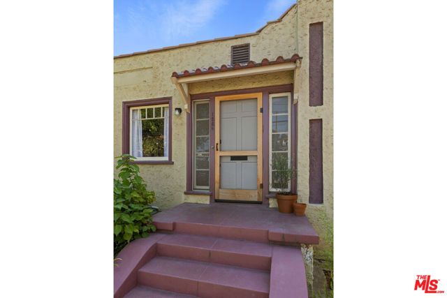 1560 Morton Avenue, Los Angeles, CA 90026