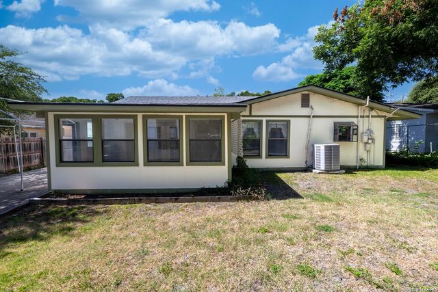 555 Dawnview, San Antonio, TX 78213