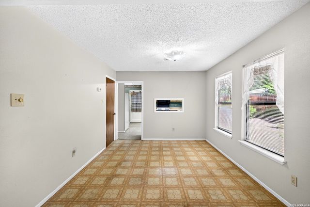 555 Dawnview, San Antonio, TX 78213