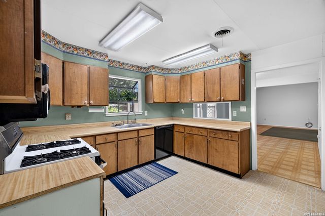 555 Dawnview, San Antonio, TX 78213