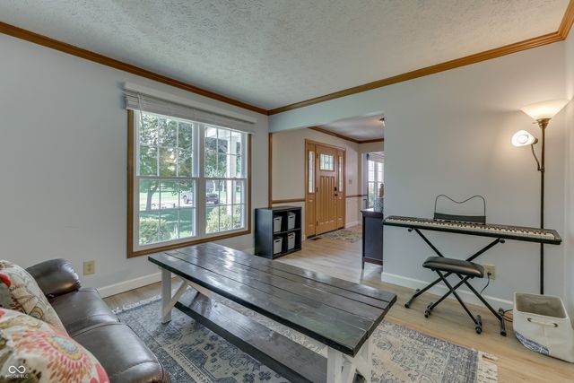 6724 W Sweet Creek Drive, New Palestine, IN 46163