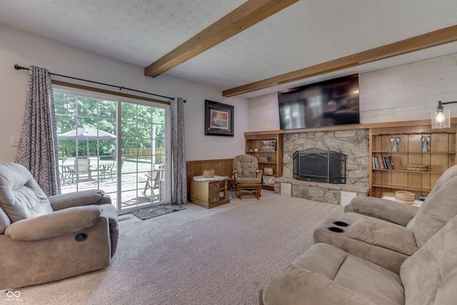 6724 W Sweet Creek Drive, New Palestine, IN 46163