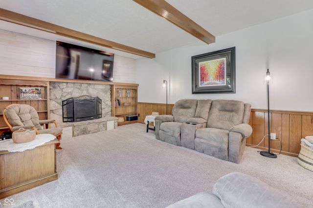 6724 W Sweet Creek Drive, New Palestine, IN 46163