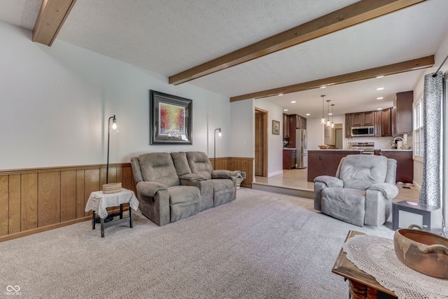 6724 W Sweet Creek Drive, New Palestine, IN 46163
