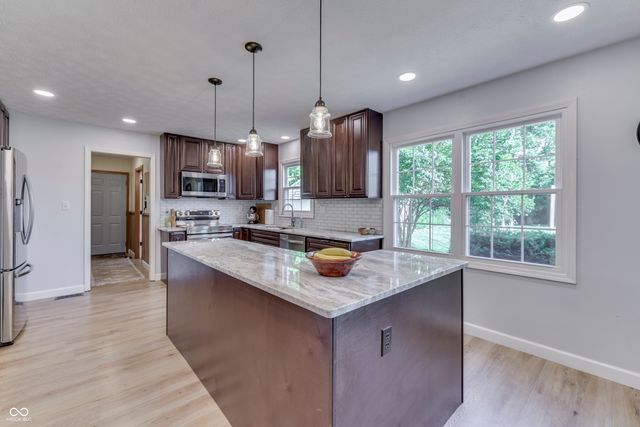 6724 W Sweet Creek Drive, New Palestine, IN 46163