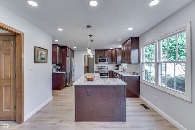 6724 W Sweet Creek Drive, New Palestine, IN 46163