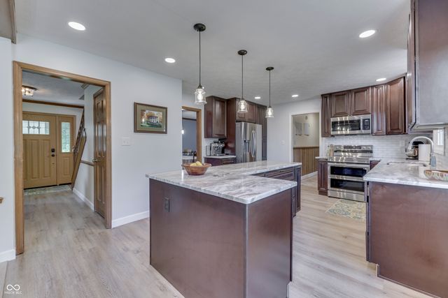 6724 W Sweet Creek Drive, New Palestine, IN 46163