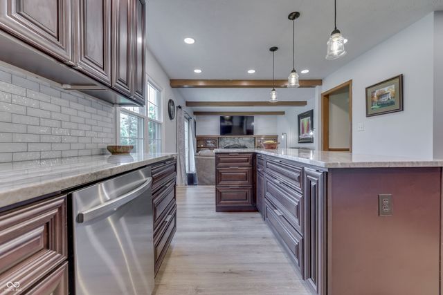 6724 W Sweet Creek Drive, New Palestine, IN 46163