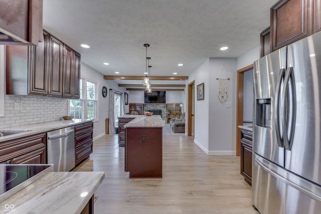 6724 W Sweet Creek Drive, New Palestine, IN 46163