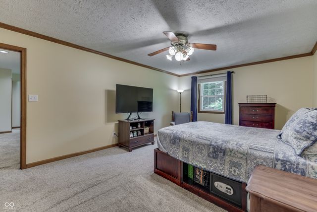 6724 W Sweet Creek Drive, New Palestine, IN 46163