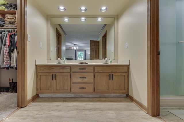 6724 W Sweet Creek Drive, New Palestine, IN 46163
