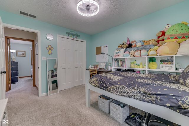 6724 W Sweet Creek Drive, New Palestine, IN 46163