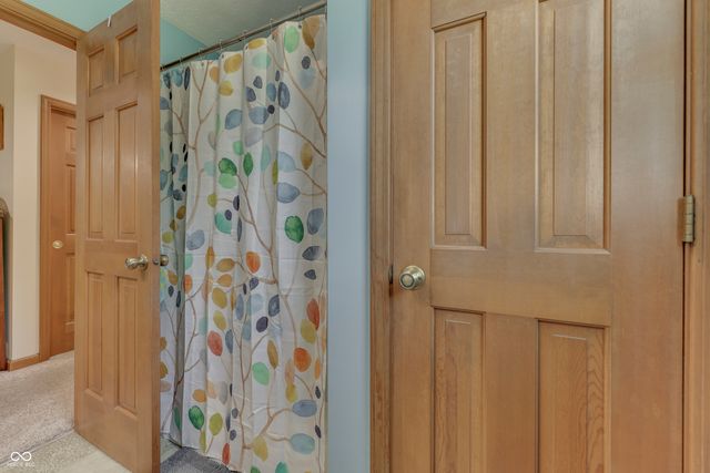 6724 W Sweet Creek Drive, New Palestine, IN 46163
