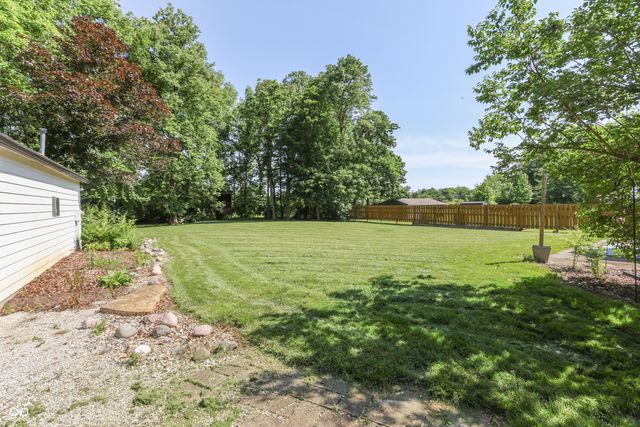 6724 W Sweet Creek Drive, New Palestine, IN 46163