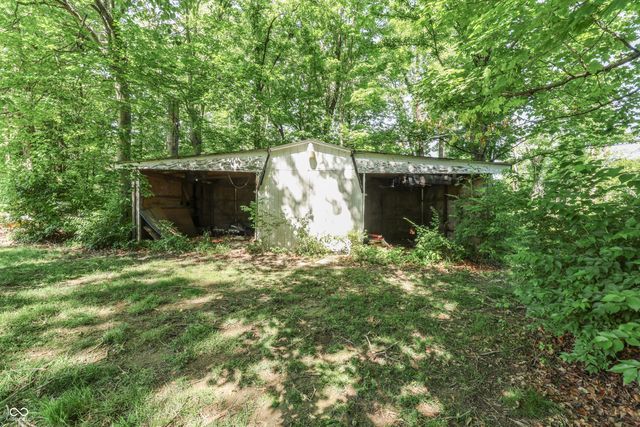 6724 W Sweet Creek Drive, New Palestine, IN 46163