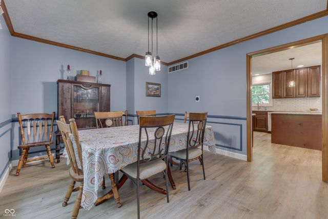 6724 W Sweet Creek Drive, New Palestine, IN 46163