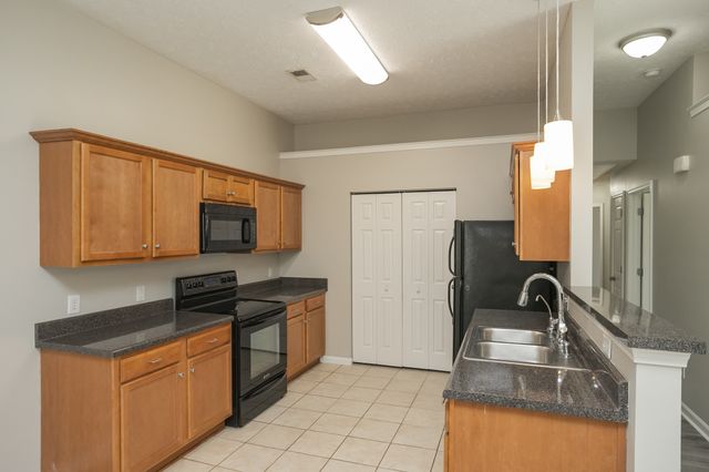 564 Rose Cottage Cir, Gallatin, TN 37066