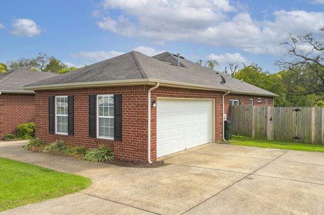 564 Rose Cottage Cir, Gallatin, TN 37066