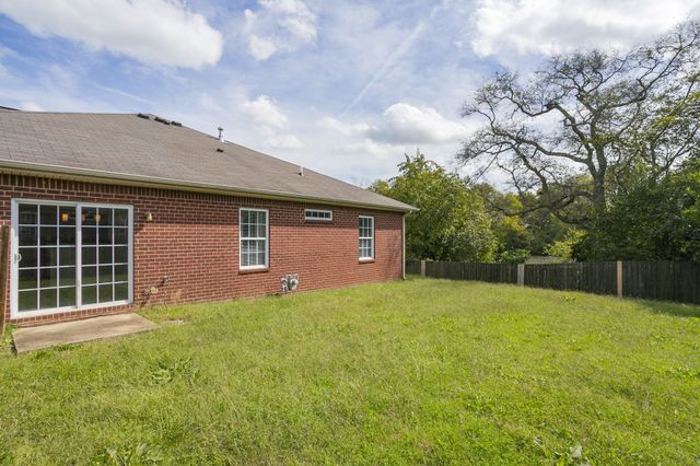 564 Rose Cottage Cir, Gallatin, TN 37066