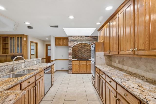 6600 Canalview Drive, Arlington, TX 76016