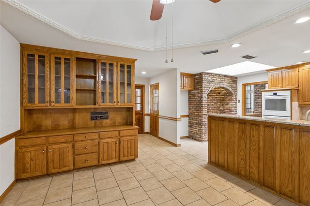 6600 Canalview Drive, Arlington, TX 76016