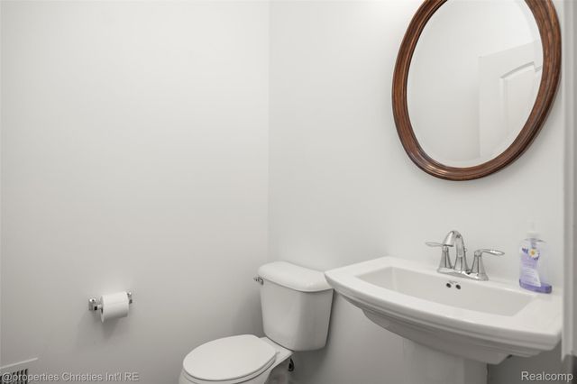 3538 Rochester Rd, Royal Oak, MI 48073