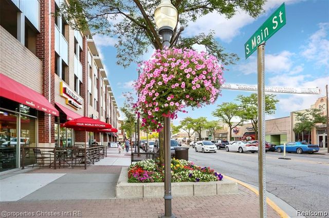 3538 Rochester Rd, Royal Oak, MI 48073