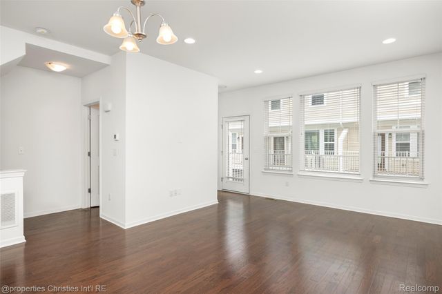 3538 Rochester Rd, Royal Oak, MI 48073